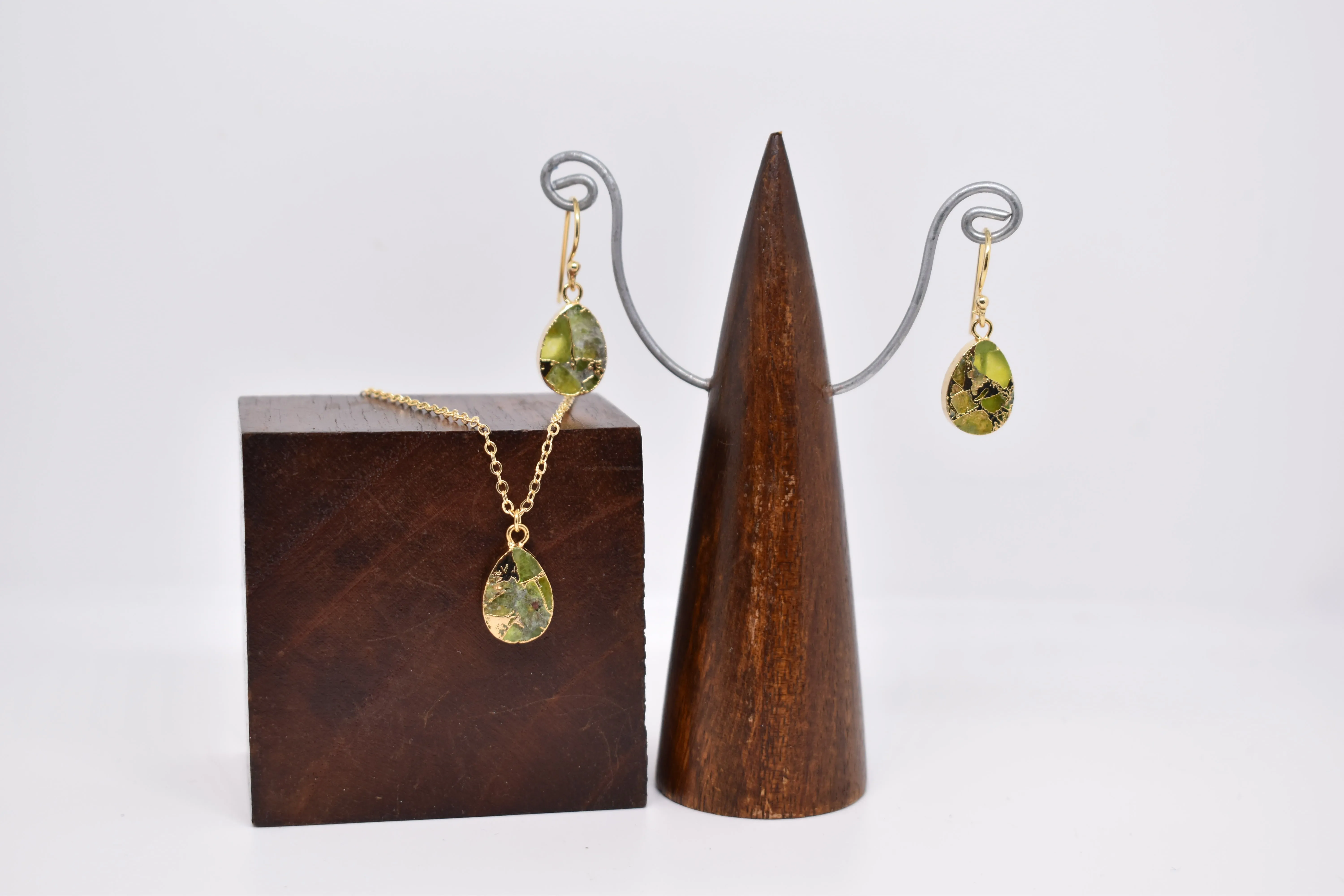 Lime Green Crackle and Gold Necklace and Earring Set